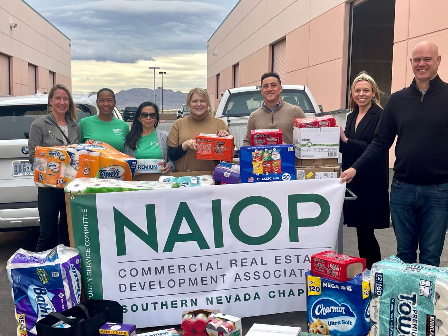 Helping Hands of Vegas Valley 2022 (Large) OFW